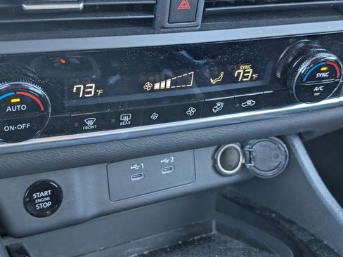 Used 2025 Nissan Rogue SV image 9