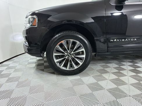 Used 2016 Lincoln Navigator Select RWD image 12