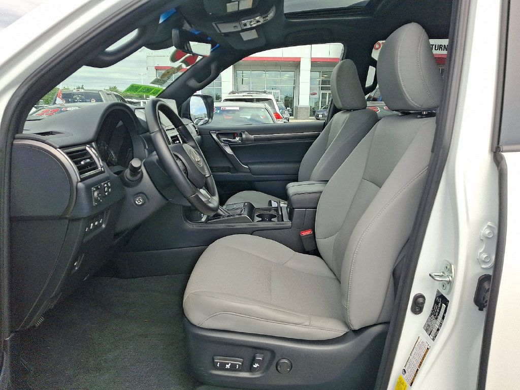 Used 2023 Lexus GX 460 w/ Black Line Special Edition AWD/4WD image 14