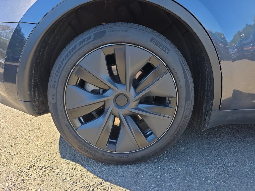 Used 2024 Tesla Model Y Long Range AWD/4WD image 10
