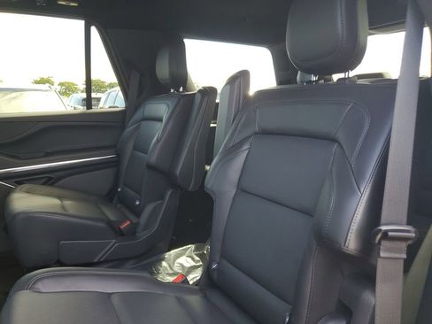 New 2025 Lincoln Navigator Reserve w/ Jet Appearance Package AWD/4WD image 12