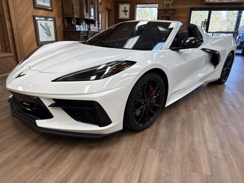 Used 2023 Chevrolet Corvette Stingray Premium Conv w/ Z51 Performance Package image 3