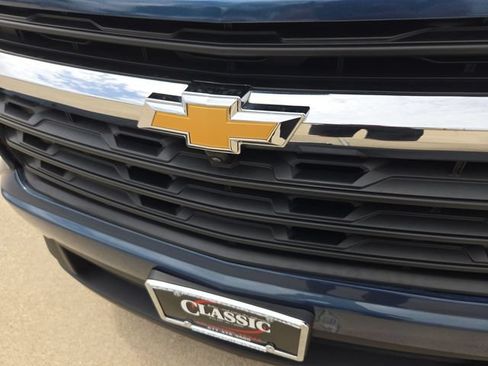 Used 2024 Chevrolet Traverse LS FWD image 28