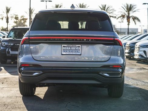 Used 2025 Lincoln Nautilus Premier w/ Equipment Group 102A image 7