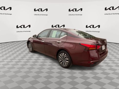 Used 2024 Nissan Altima 2.5 SV FWD image 6