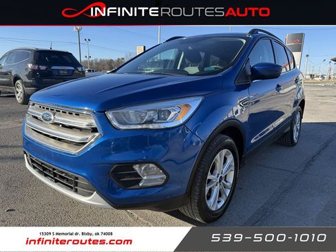 Used 2017 Ford Escape SE w/ Equipment Group 201A image 1