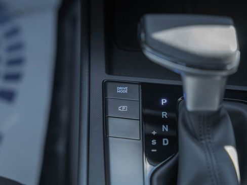 Certified 2025 Hyundai Elantra Sport image 22