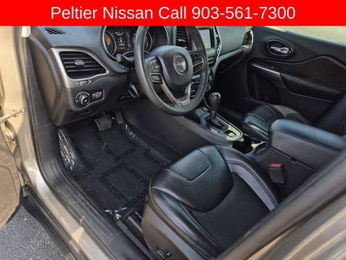 Used 2020 Jeep Cherokee Latitude Plus FWD image 18