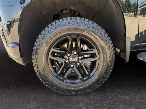 Used 2020 Chevrolet Silverado 1500 Custom Trail Boss w/ Custom Convenience Package AWD/4WD image 9