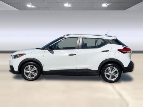 Used 2020 Nissan Kicks S image 2