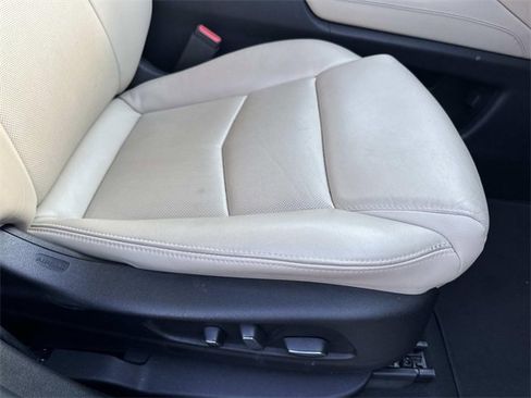 Used 2018 Cadillac XT5 Luxury image 16