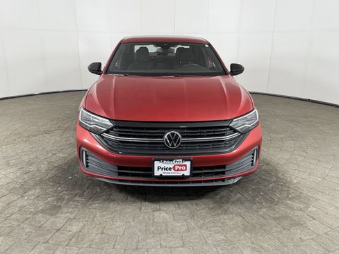 Used 2024 Volkswagen Jetta Sport image 2