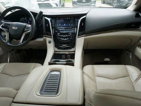 Used 2019 Cadillac Escalade ESV Luxury RWD image 6