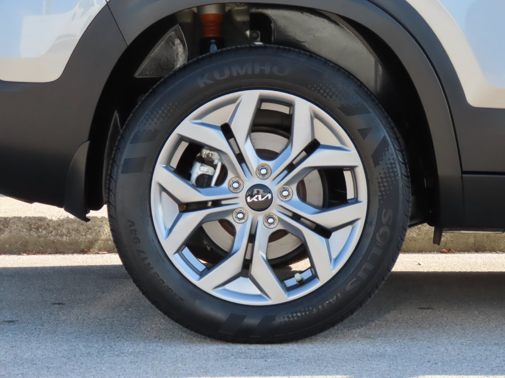 Used 2024 Kia Seltos LX AWD/4WD image 17