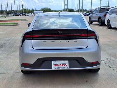 Used 2023 Toyota Prius LE FWD image 6