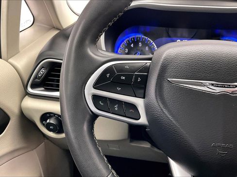 Used 2022 Chrysler Pacifica Touring-L image 20