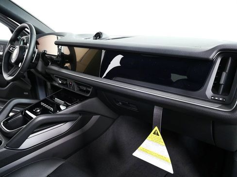 New 2026 Porsche Cayenne S image 25