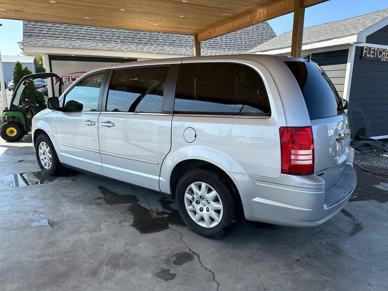 Used 2009 Chrysler Town & Country LX w/ PWR Convenience Group FWD image 8