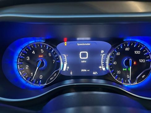 Used 2025 Chrysler Pacifica Select image 15