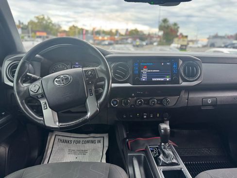 Used 2018 Toyota Tacoma TRD Off-Road image 14