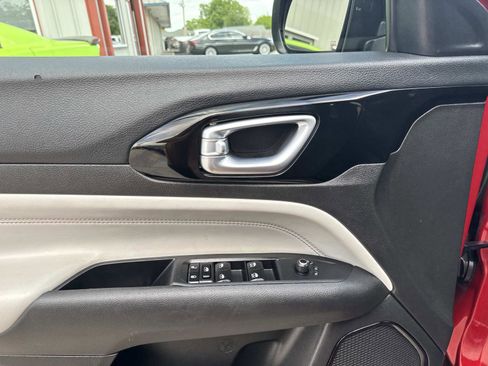 Used 2025 Jeep Compass Limited AWD/4WD image 19