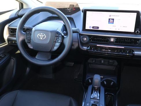 Used 2025 Toyota Prius XLE image 10