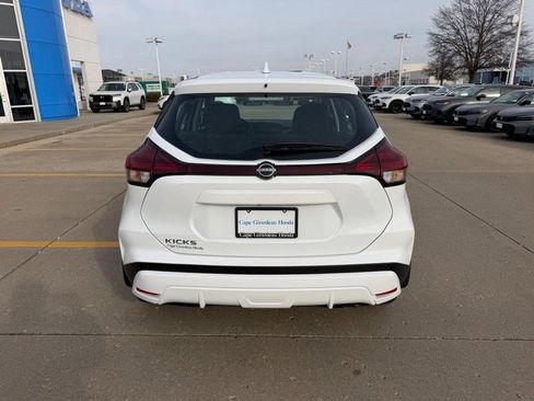 Used 2023 Nissan Kicks S image 3