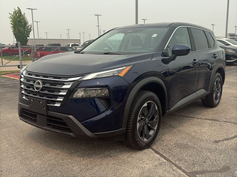 Certified 2026 Nissan Rogue SV AWD/4WD image 2