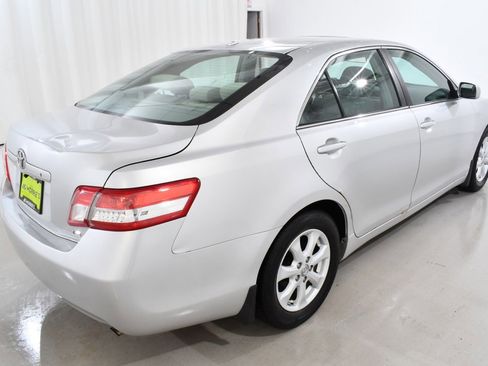 Used 2010 Toyota Camry SE image 11