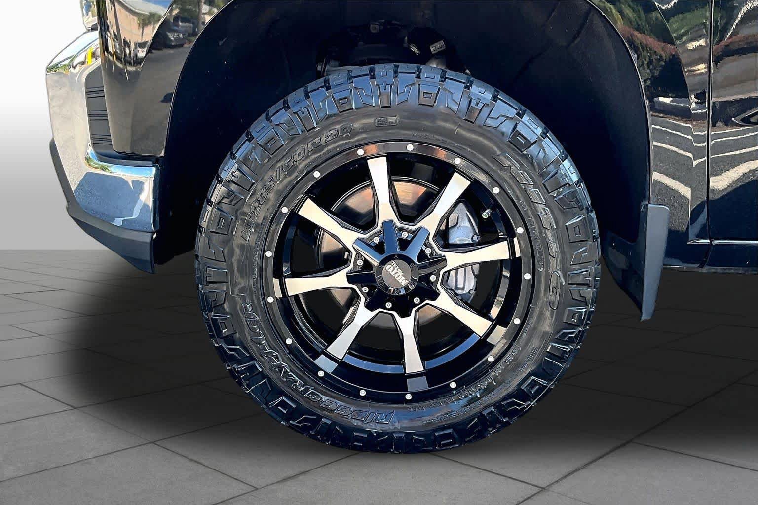Used 2021 Chevrolet Silverado 1500 LT w/ Z71 Off-Road Package AWD/4WD image 20