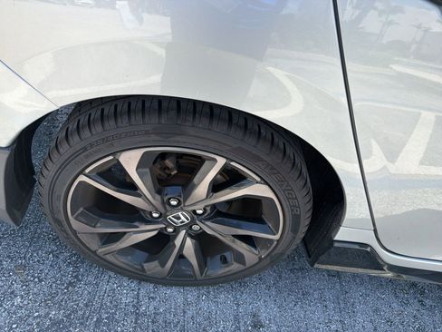 Used 2018 Honda Civic Sport image 10
