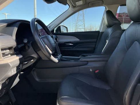 Used 2024 Toyota Grand Highlander Limited image 13