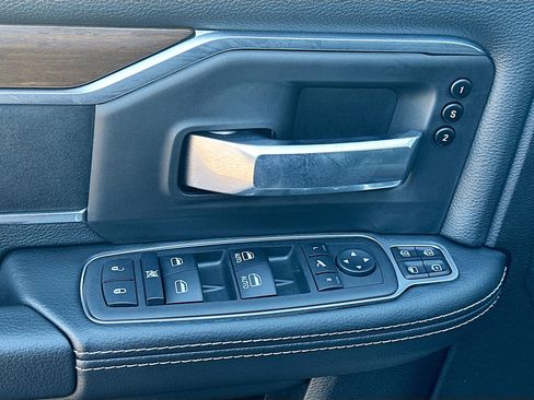 Used 2024 RAM 2500 Laramie image 15