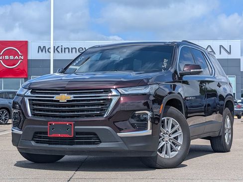 Used 2023 Chevrolet Traverse LT image 1