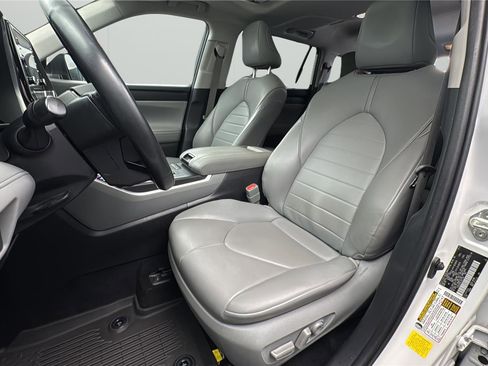 Used 2020 Toyota Highlander XLE FWD image 10