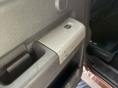 Used 2012 Ford F350 Lariat w/ Chrome Pkg image 27