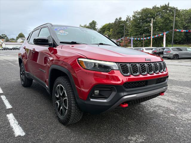 Certified 2025 Jeep Compass Trailhawk w/ Trailhawk Elite Group AWD/4WD image 5