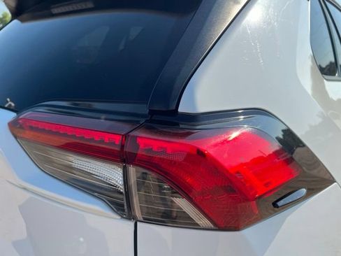 Used 2019 Toyota RAV4 XLE w/ Carpet Mat Package AWD/4WD image 10