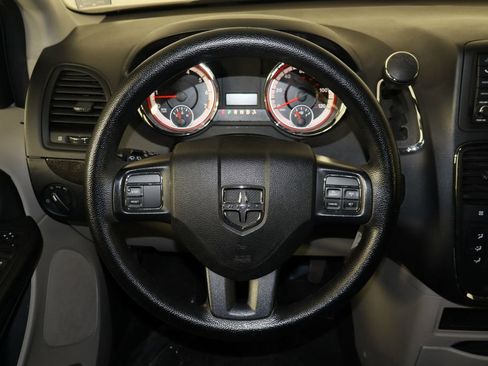 Used 2019 Dodge Grand Caravan SE image 7