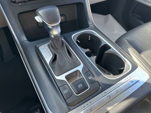 Used 2024 Kia Carnival LX image 28