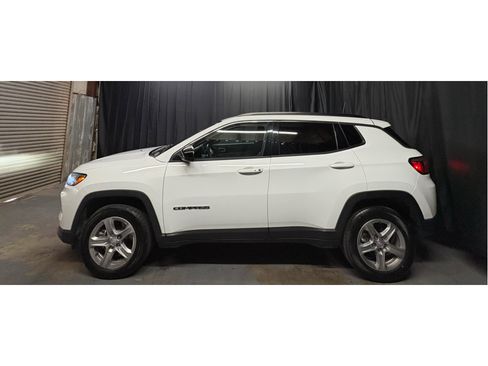 Used 2024 Jeep Compass Latitude AWD/4WD image 8