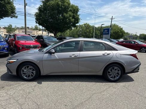 Used 2024 Hyundai Elantra SEL FWD image 17