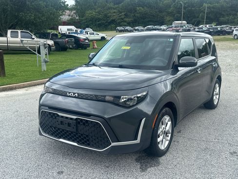 Used 2023 Kia Soul LX w/ LX Technology Package FWD image 1