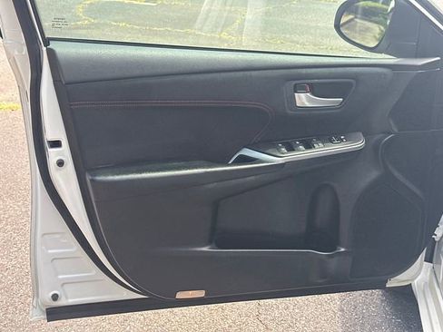 Used 2016 Toyota Camry XSE FWD image 12