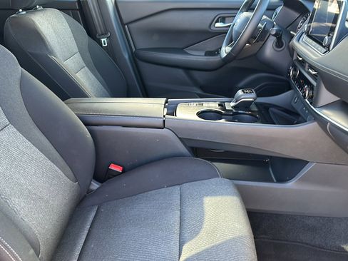 Certified 2025 Nissan Rogue SV image 23