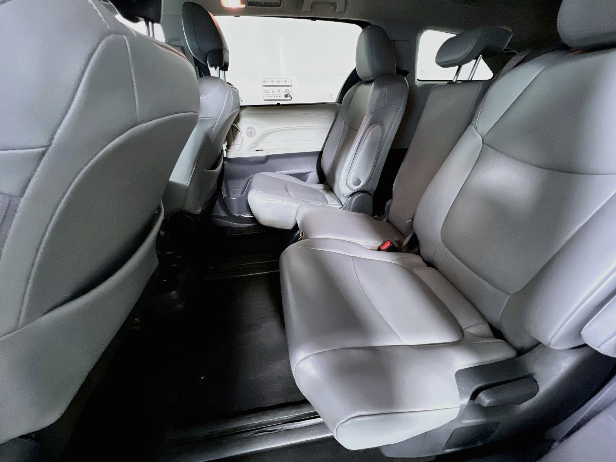 Used 2022 Toyota Sienna XLE FWD image 29