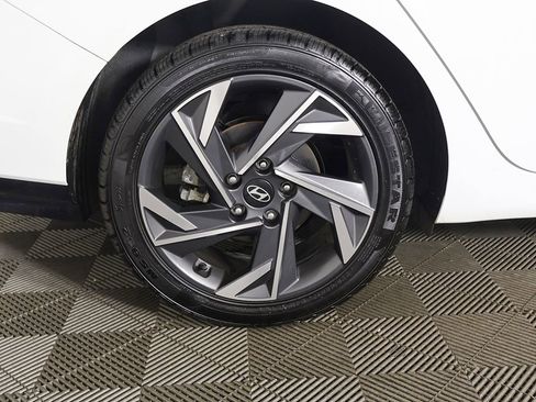 Used 2025 Hyundai Elantra Limited FWD image 23