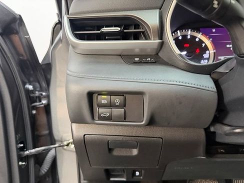 Used 2023 Toyota Highlander XLE AWD/4WD image 17