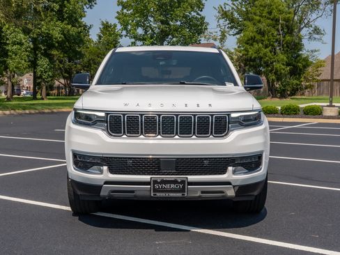 Used 2024 Jeep Wagoneer Series II AWD/4WD image 2