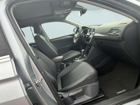Used 2022 Volkswagen Tiguan SE w/ Panoramic Sunroof Package AWD/4WD image 21